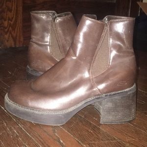 Brown platform Skecher boots